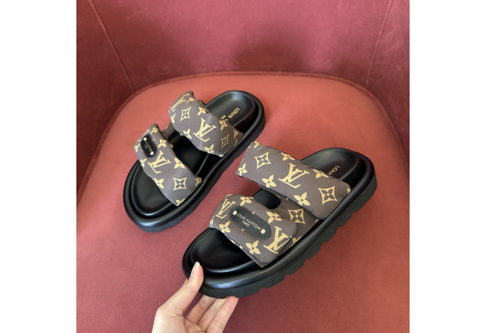 LV SANDALS