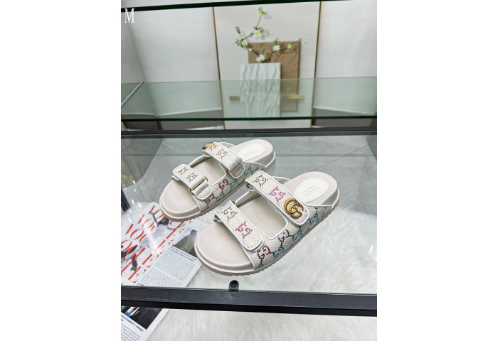 Gv*c sandals