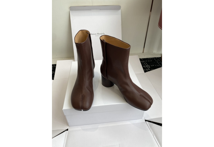 ma*s*n Ma*i*la tabi shoes