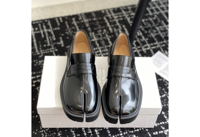 ma*s*n Ma*i*la tabi shoes
