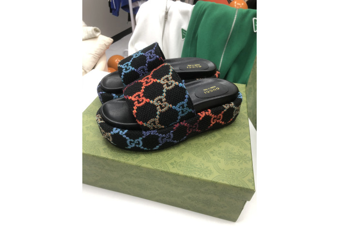 Gv*c sandals