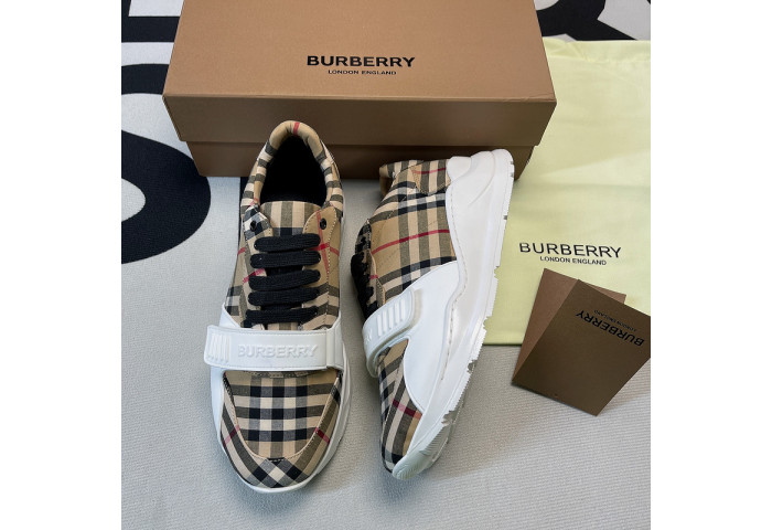 Burberry-Vintage Sneaker