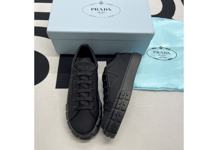 Pra*a low top sneake