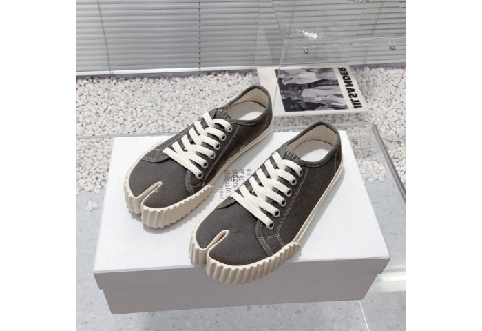 ma*s*n Ma*i*la tabi shoes