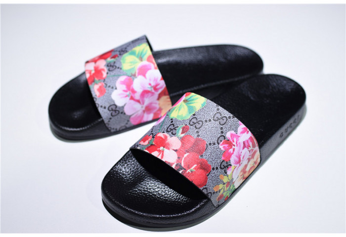 Gv*c sandals