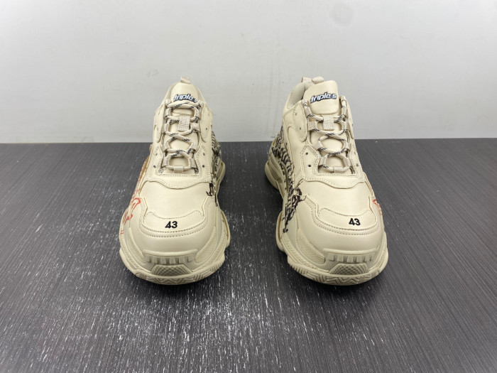 blcg sneaker triple.s.gomma beige letters