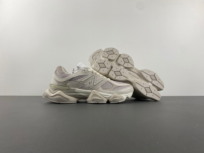 new Ba1an*e 9060 grey moonbeam