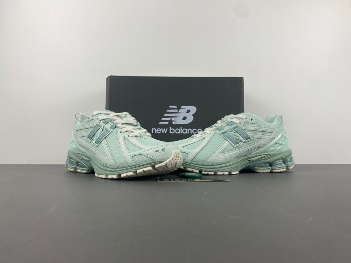 new Ba1an*e 1906r jade green