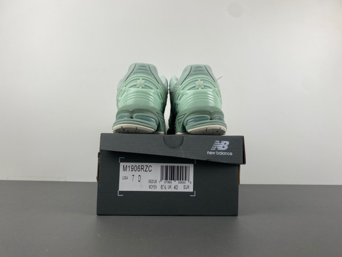 new Ba1an*e 1906r jade green
