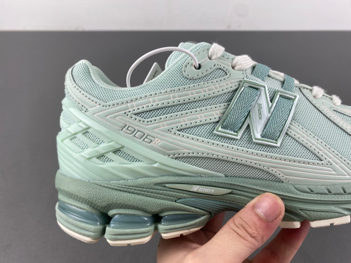 new Ba1an*e 1906r jade green
