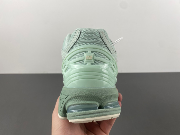 new Ba1an*e 1906r jade green