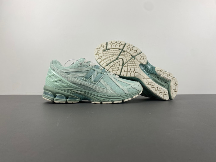 new Ba1an*e 1906r jade green