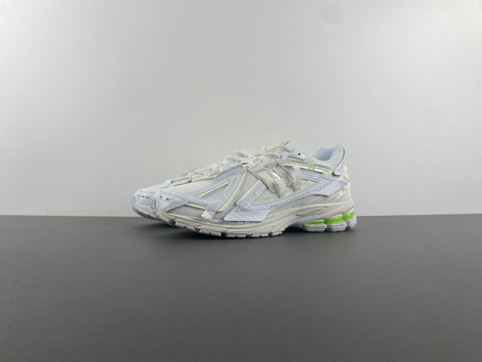 new Ba1an*e 1906a white green