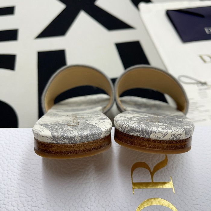 D10r sandal