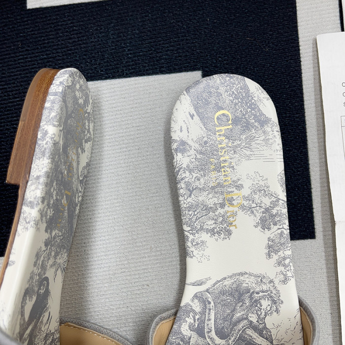 D10r sandal