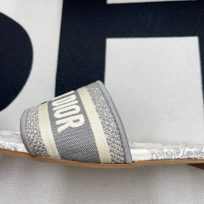 D10r sandal