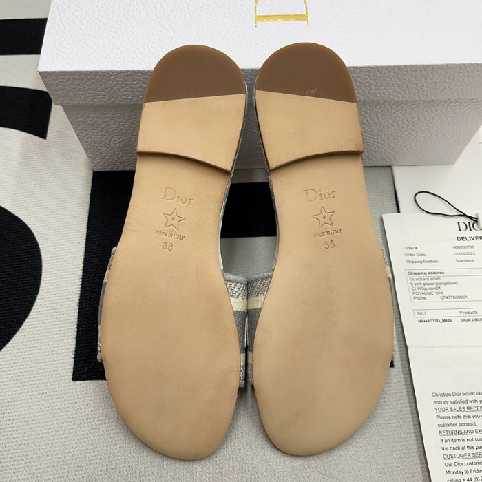 D10r sandal