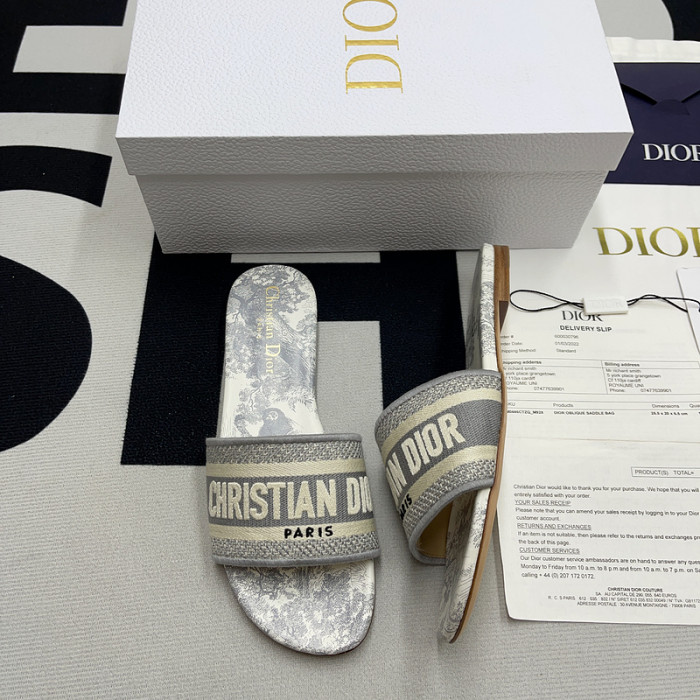 D10r sandal