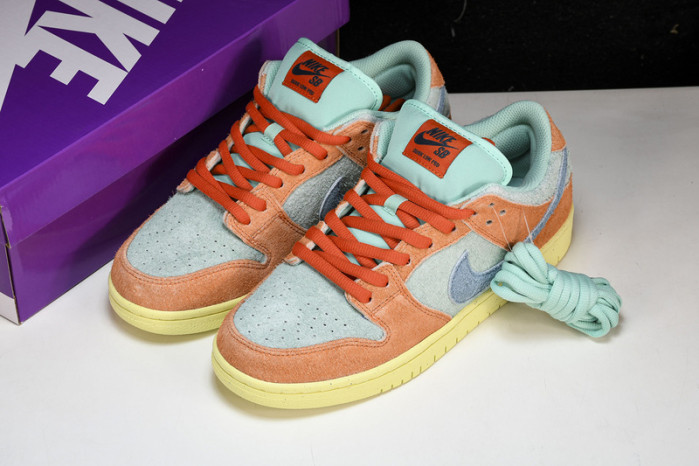 nike sb dunk low orange emerald rise dv5429-800