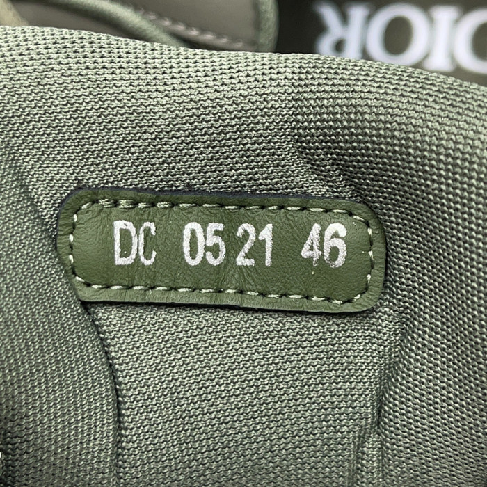 D10r b30 sneaker
