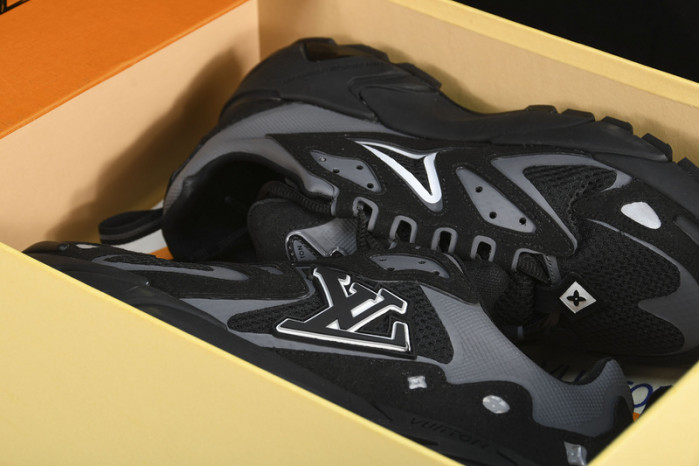 lv runner tatic sneaker