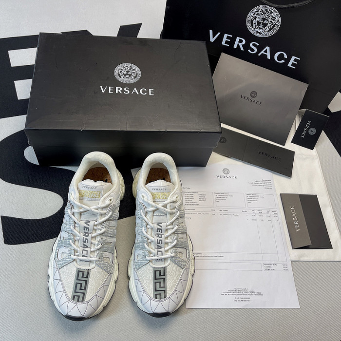 vers sneakers