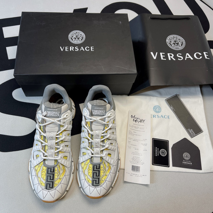 vers sneakers