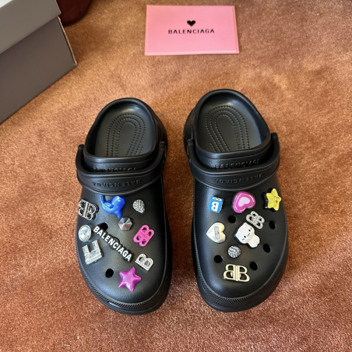 Ba1en*iaga sandals