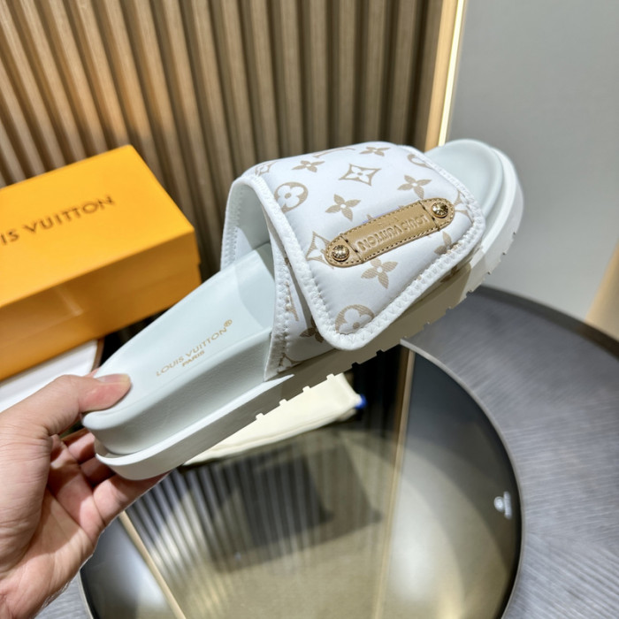 LV SANDALS