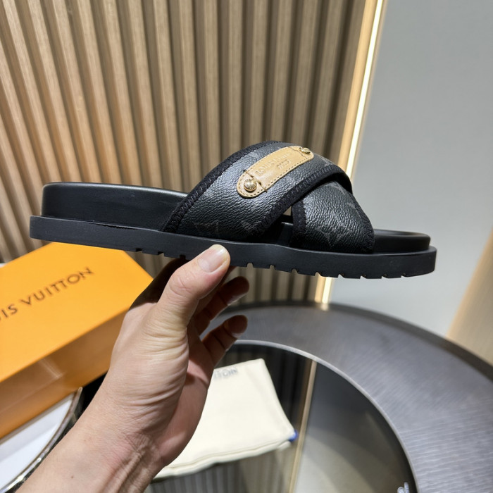 LV SANDALS