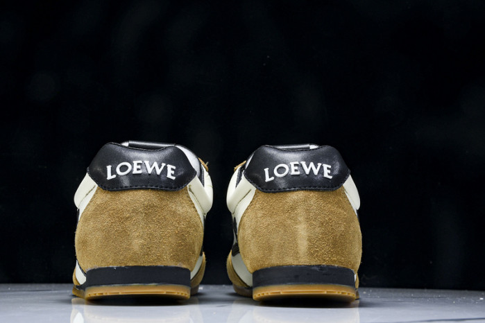 Loe*we Ballet Runner