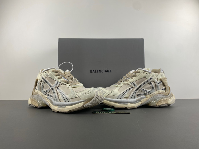Ba*len*cia*ga runner