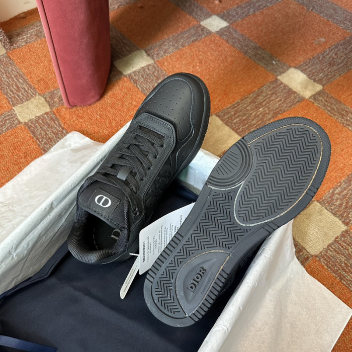 D10r b27 low top sneaker