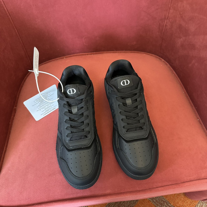 D10r b27 low top sneaker
