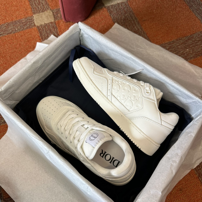 D10r b27 low top sneaker