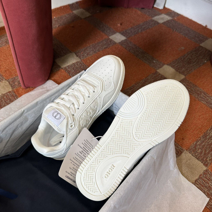 D10r b27 low top sneaker