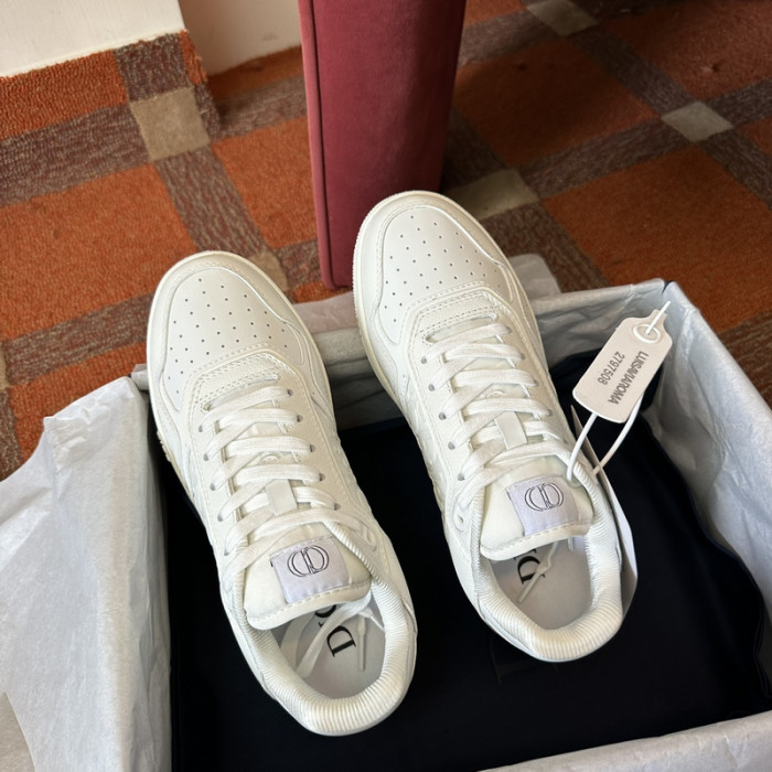 D10r b27 low top sneaker