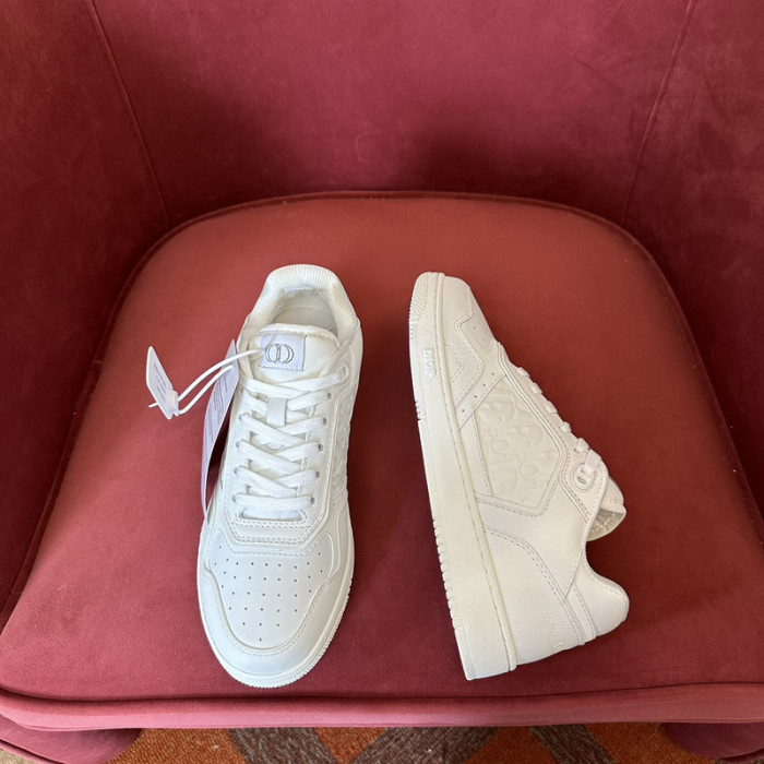 D10r b27 low top sneaker