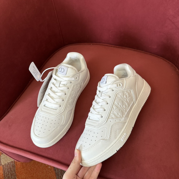 D10r b27 low top sneaker