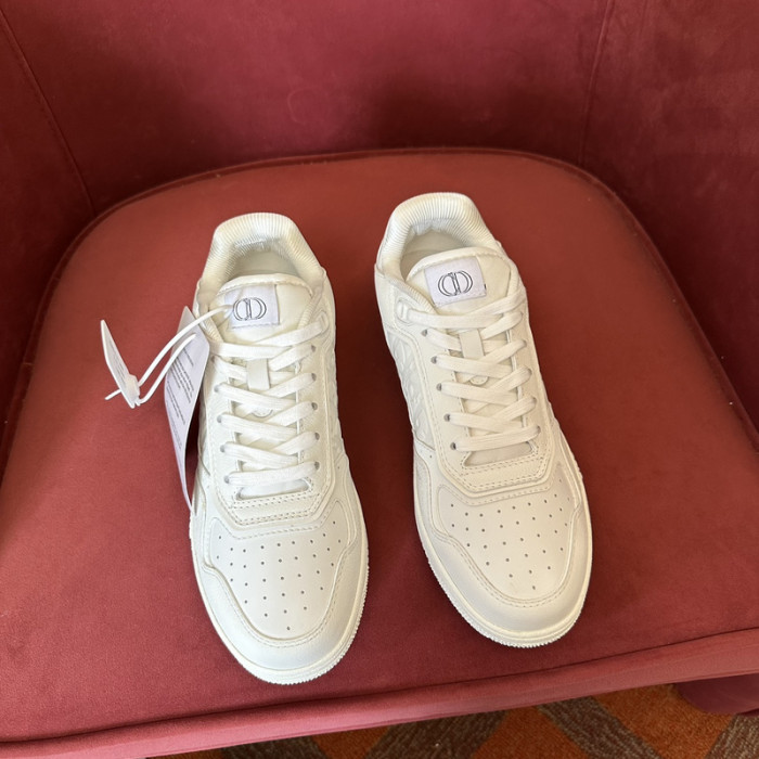 D10r b27 low top sneaker
