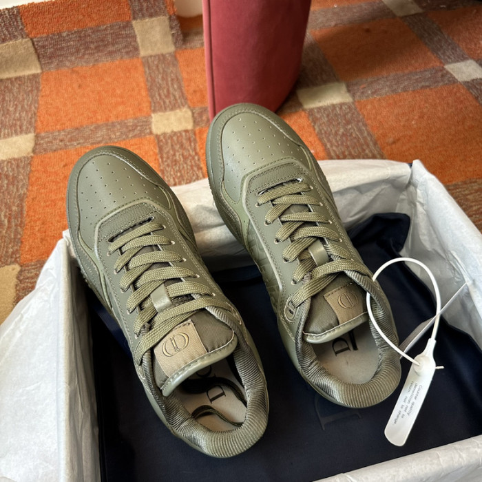 D10r b27 low top sneaker