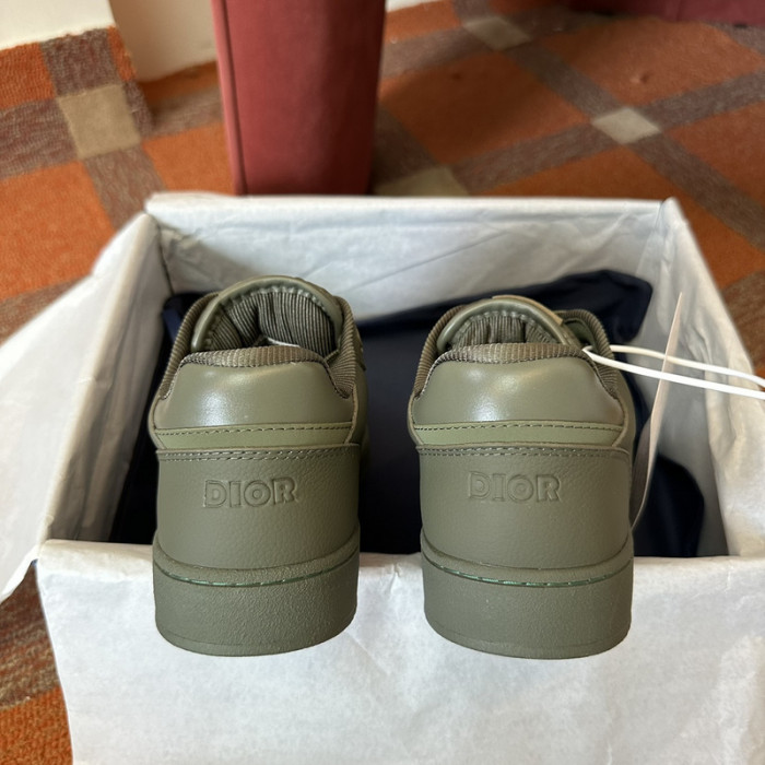 D10r b27 low top sneaker