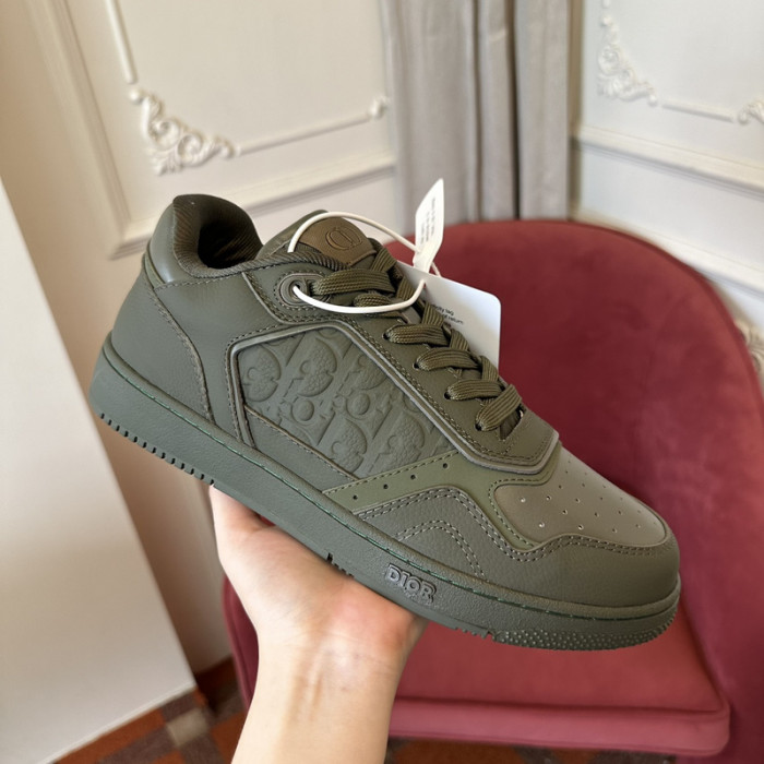 D10r b27 low top sneaker