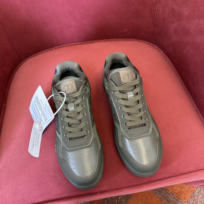D10r b27 low top sneaker