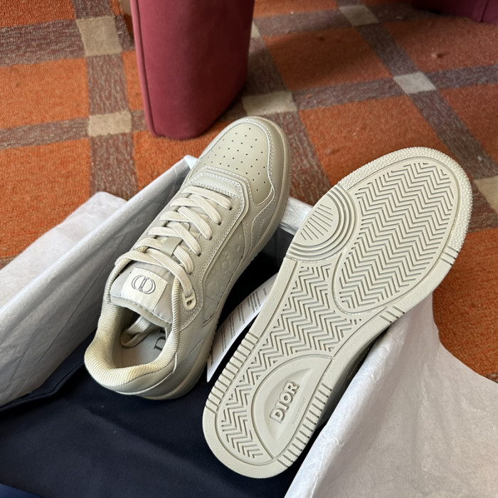 D10r b27 low top sneaker