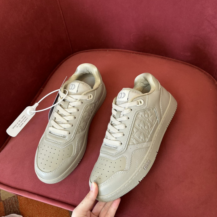 D10r b27 low top sneaker