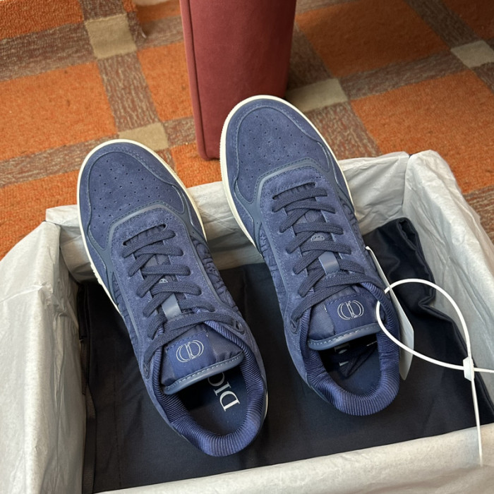 D10r b27 low top sneaker