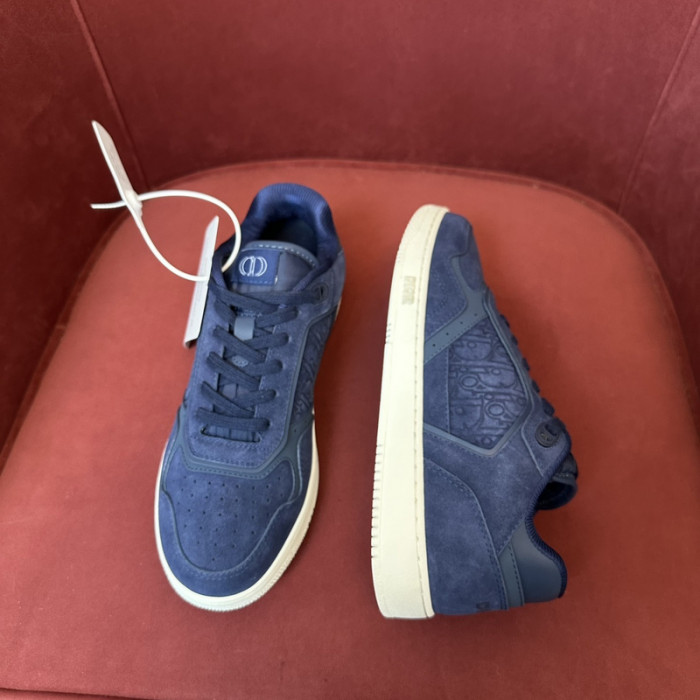 D10r b27 low top sneaker
