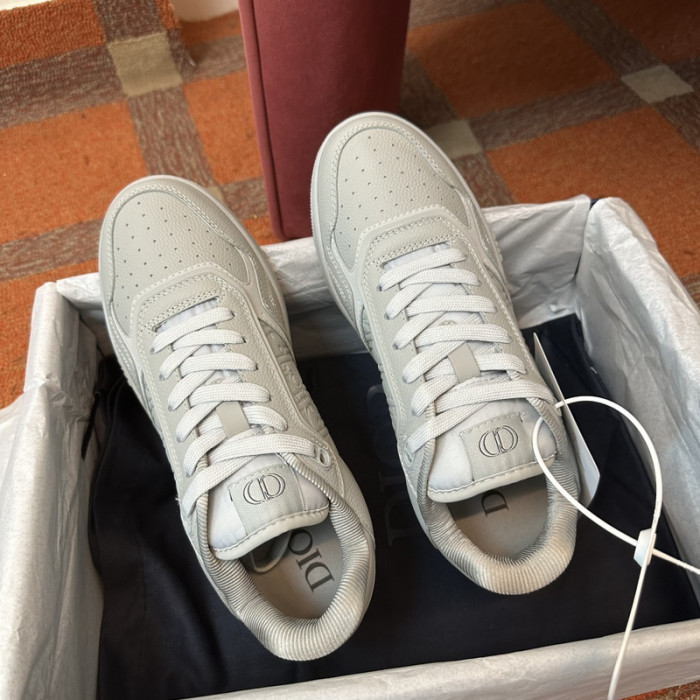 D10r b27 low top sneaker