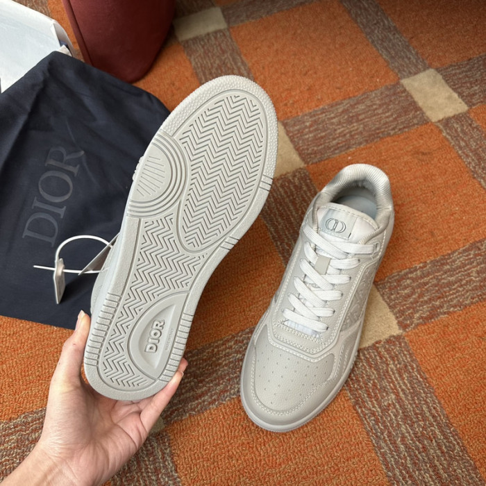 D10r b27 low top sneaker